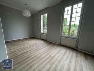  Appartement à louer 3 pièces 107 m²