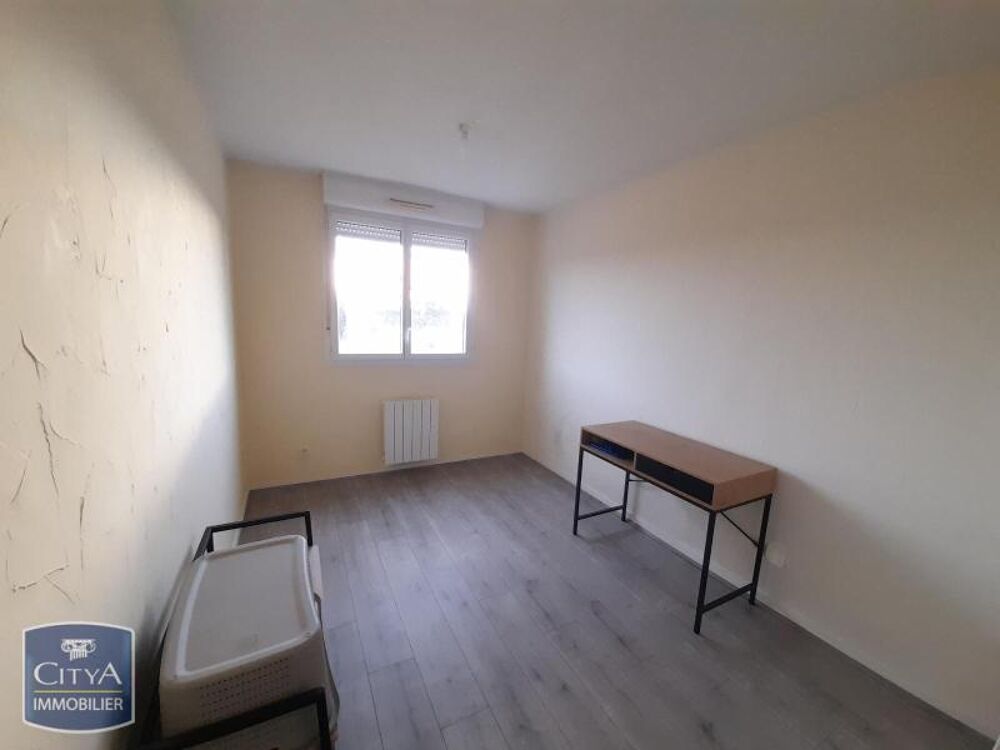 À LOUER : - Disponible mi-août - Appartement T3 situé à ....