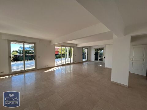  Appartement � louer 5 pi�ces 215 m� Cannes