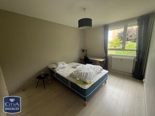  Appartement à louer 4 pièces 84 m²