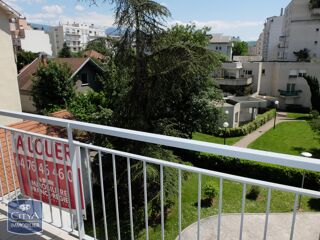  Appartement à louer 5 pièces 117 m²