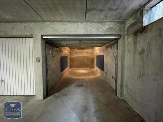  Parking / Garage à louer 