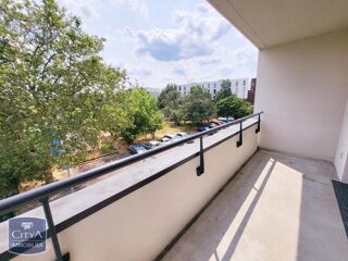  Appartement à louer 4 pièces 80 m²