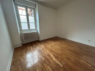  Appartement à louer 3 pièces 77 m²
