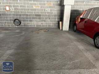  Parking / Garage à louer 