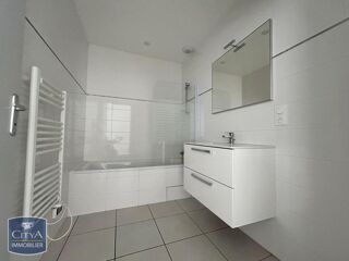  Appartement à louer 3 pièces 65 m²