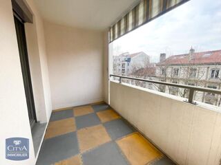  Appartement à louer 3 pièces 83 m²