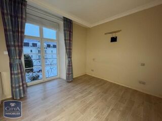  Appartement à louer 5 pièces 161 m²