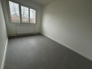  Appartement à louer 4 pièces 74 m²