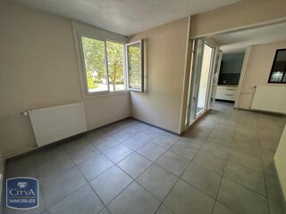  Appartement à louer 4 pièces 79 m²