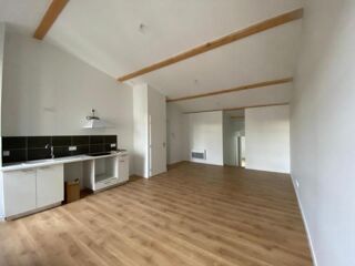  Appartement à louer 4 pièces 83 m²