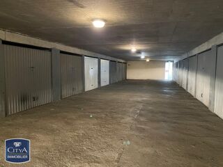  Parking / Garage � louer 