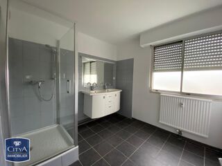  Appartement à louer 5 pièces 131 m²