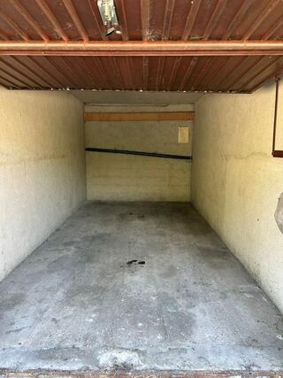  Parking / Garage à louer 