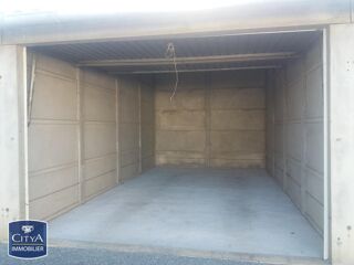  Parking / Garage à louer 