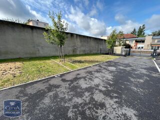  Parking / Garage à louer 