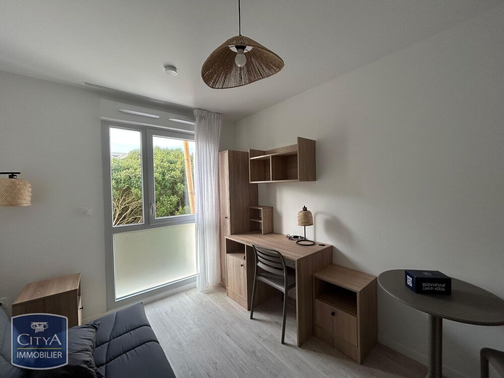 À louer, agréable studio situé au premier étage de la ré....