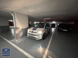  Parking / Garage à louer 
