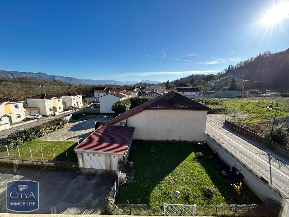 À louer : Appartement T3 situé à Saint-Vérand, dans le c....