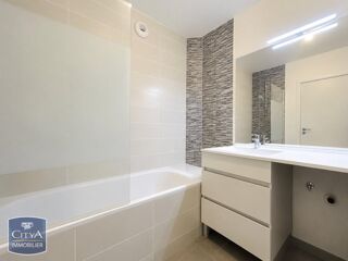  Appartement à louer 3 pièces 65 m²