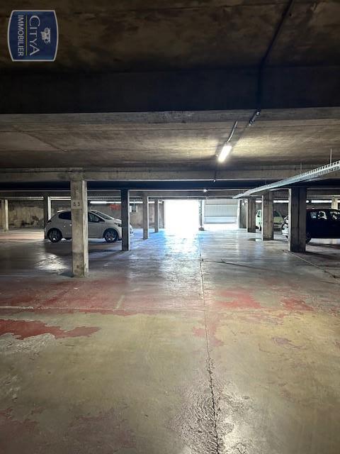  Parking / Garage � louer 