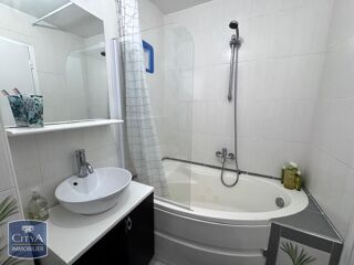  Appartement à louer 3 pièces 75 m²