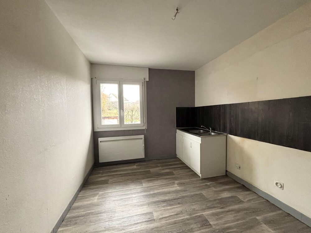 A louer appartement T5 situé au premier et dernier étage....