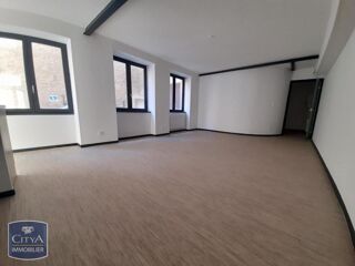 Appartement à louer 3 pièces 77 m²