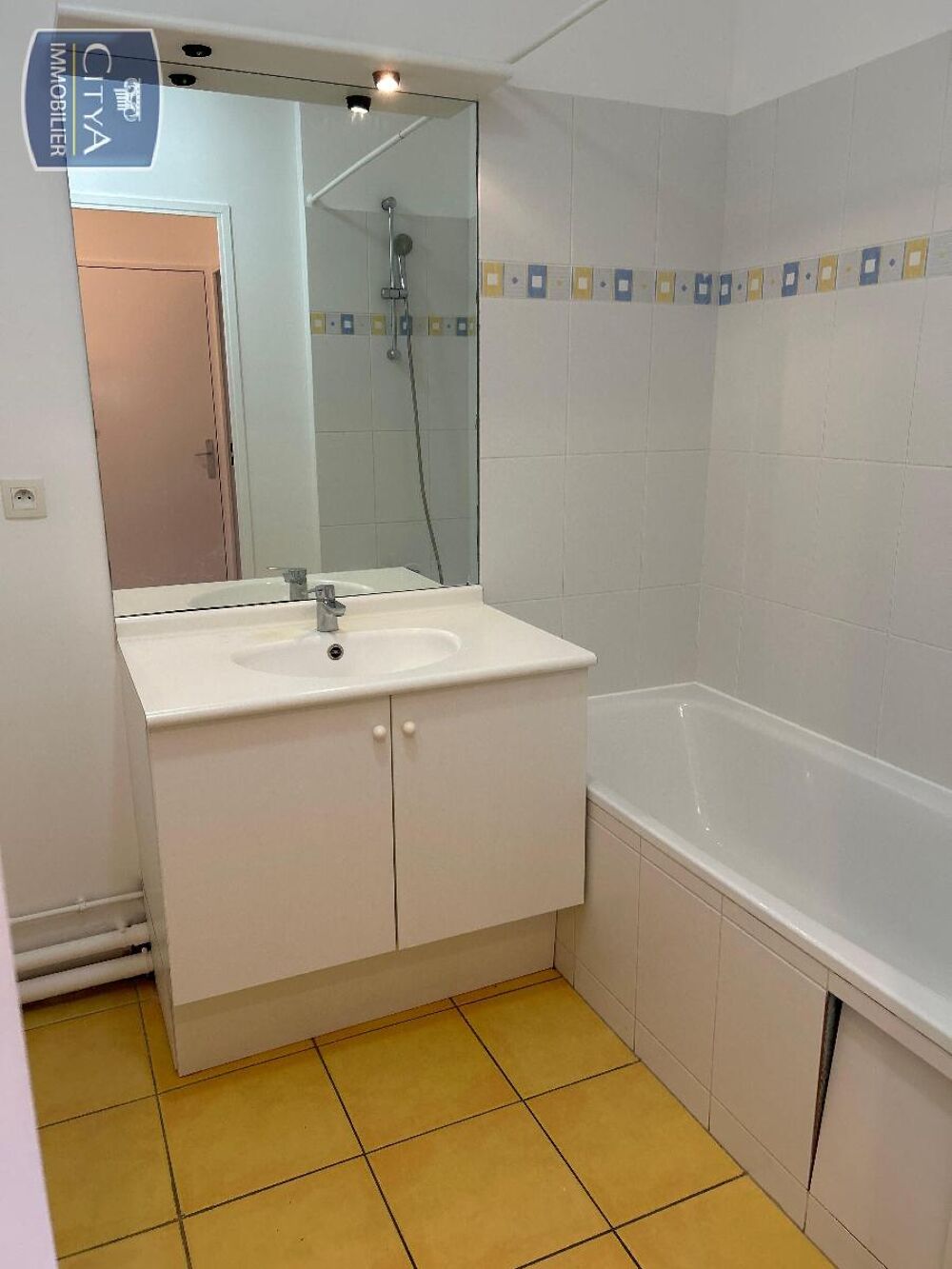 location Appartement - 3 pièce(s) - 62 m² Courbevoie (92400)