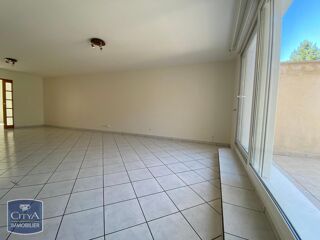  Appartement à louer 3 pièces 75 m²