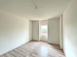  Appartement à louer 4 pièces 75 m²