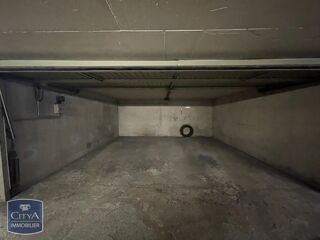  Parking / Garage à louer 