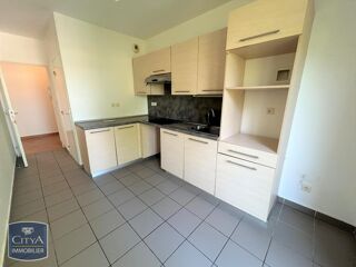  Appartement à louer 3 pièces 80 m²