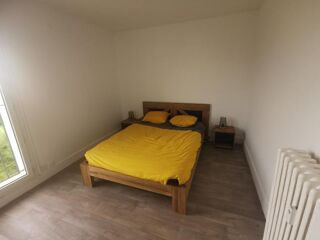  Appartement à louer 4 pièces 79 m²