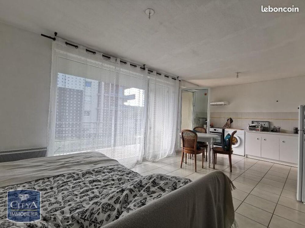 Nous vous proposons à la location cet appartement de typ....