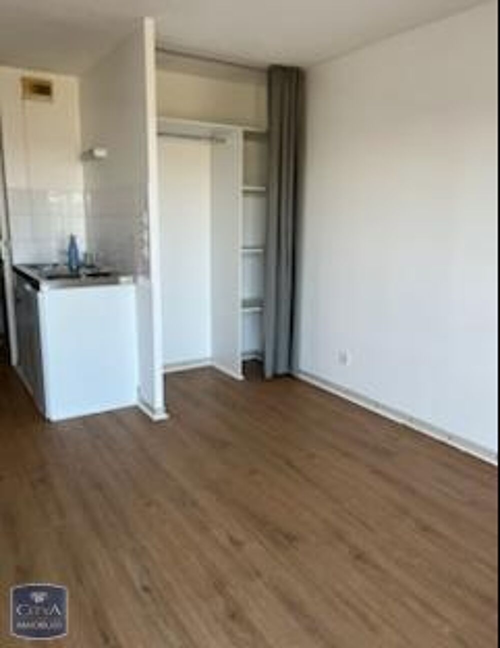 À LOUER : Découvrez cet appartement charmant situé au coe....