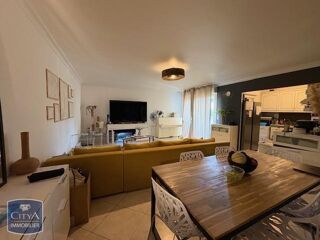  Appartement à louer 3 pièces 77 m²