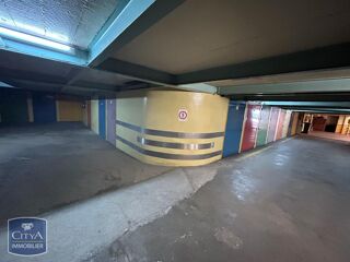 Parking / Garage à louer 