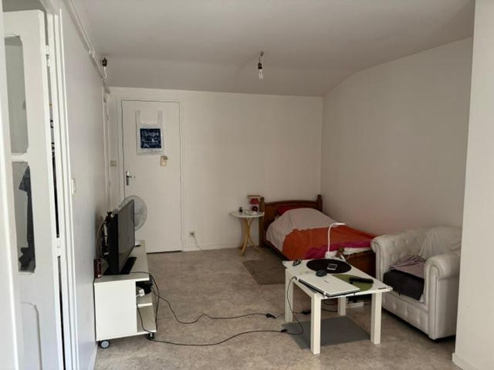 12 rue Sadi Carnot. F2 de 35 m² au 2nd étage comprenant ....