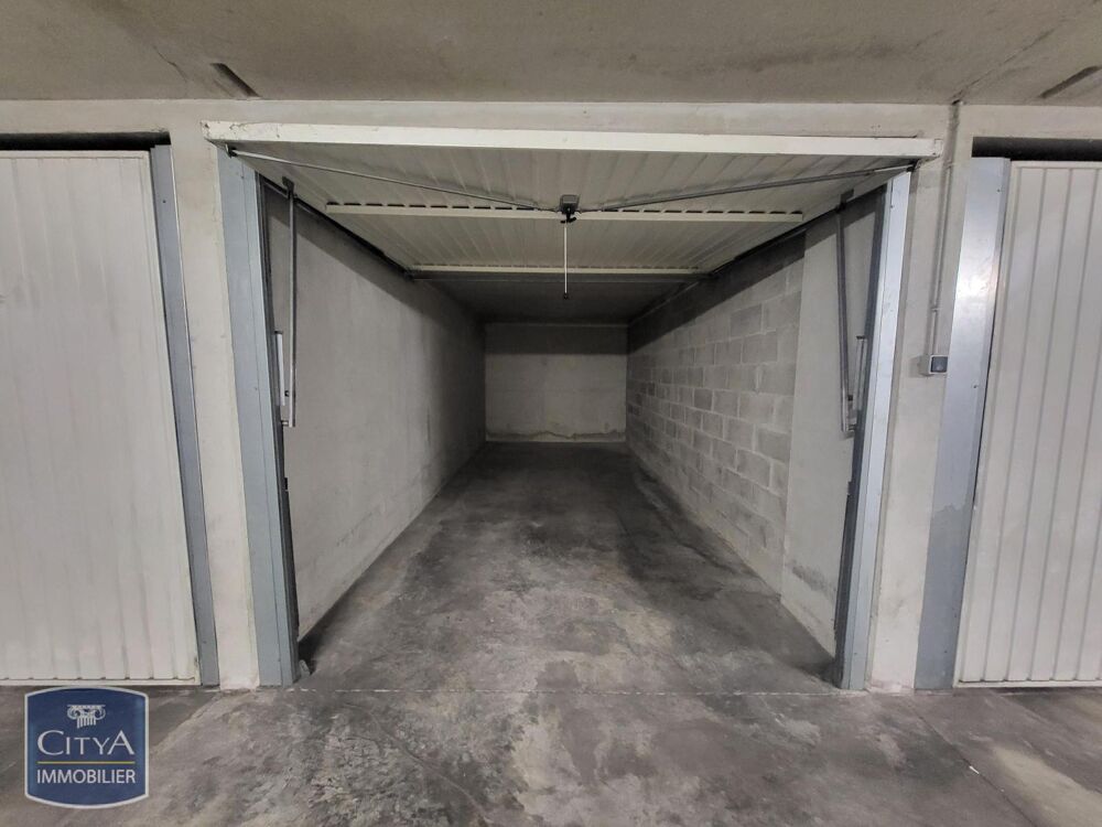 location Parking / Garage - 14 m² Fréjus (83600)