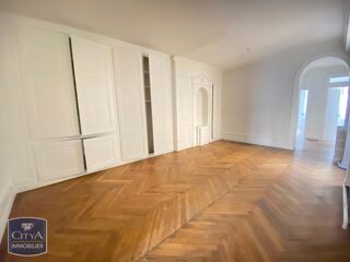  Appartement à louer 5 pièces 176 m²