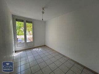  Appartement à louer 4 pièces 73 m²