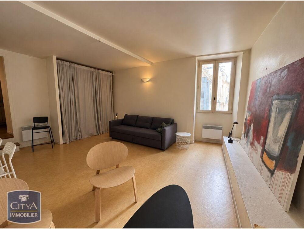 À LOUER ! Découvrez cet appartement T1 de 37.46m² meublé....