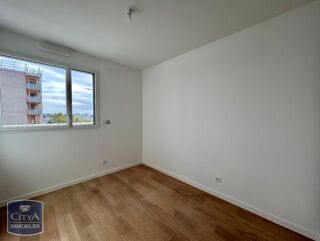  Appartement à louer 5 pièces 101 m²