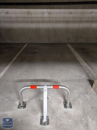 location Parking / Garage Bron (69500)