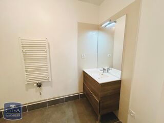 Appartement à louer 3 pièces 65 m²