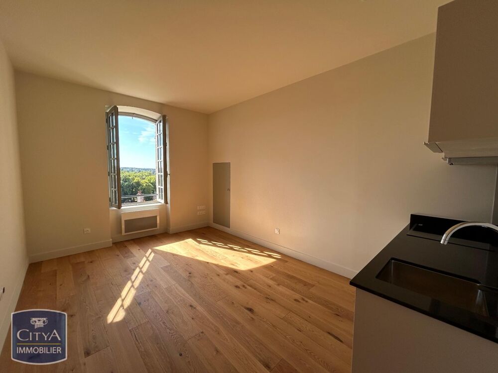 "Rénovation Monument Historique" À LOUER : Appartement T....