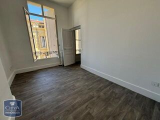  Appartement à louer 4 pièces 179 m² Sete