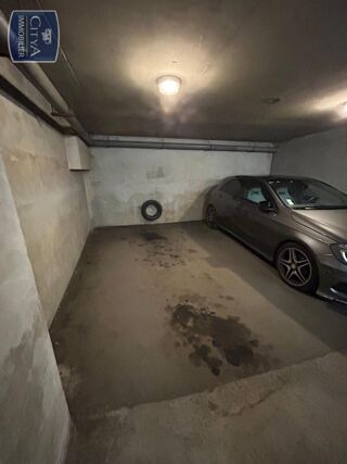  Parking / Garage à louer 