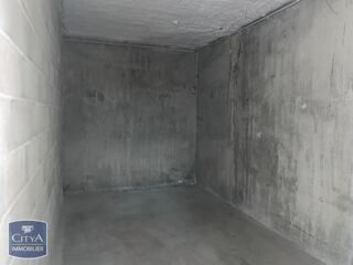  Parking / Garage à louer 